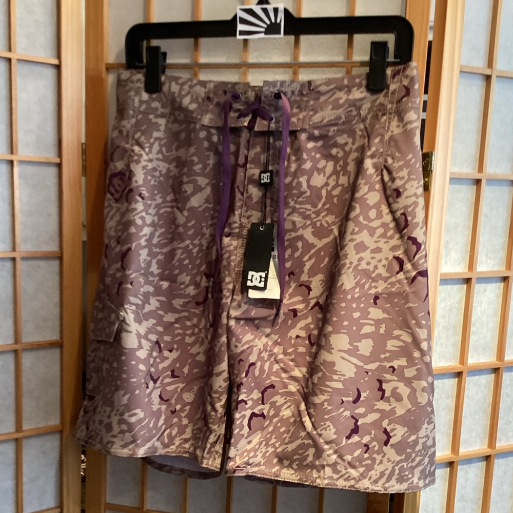 DC Shoes Odom ML Purple and Tan Camo Board Shorts Men's Size 30